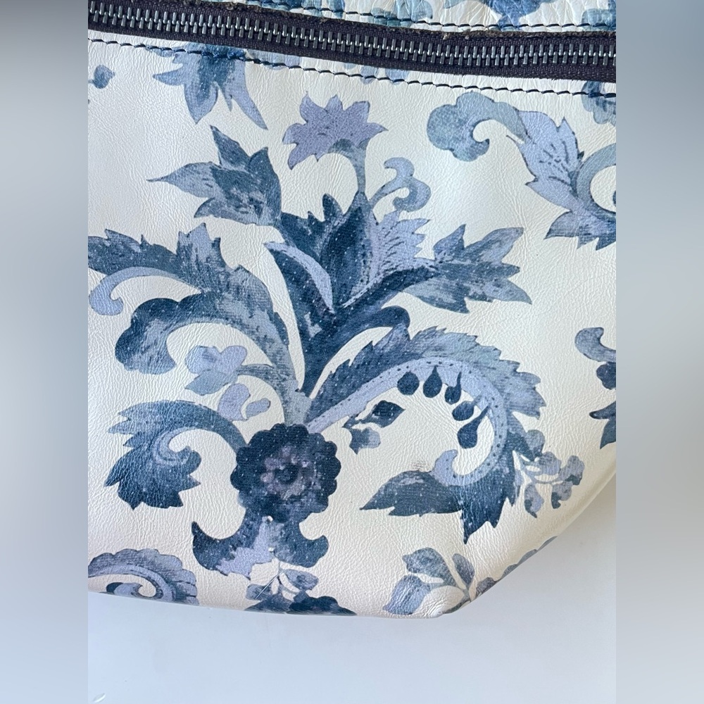 Patricia Nash Blue and White Floral Crossbody Bag - Picture 5 of 7